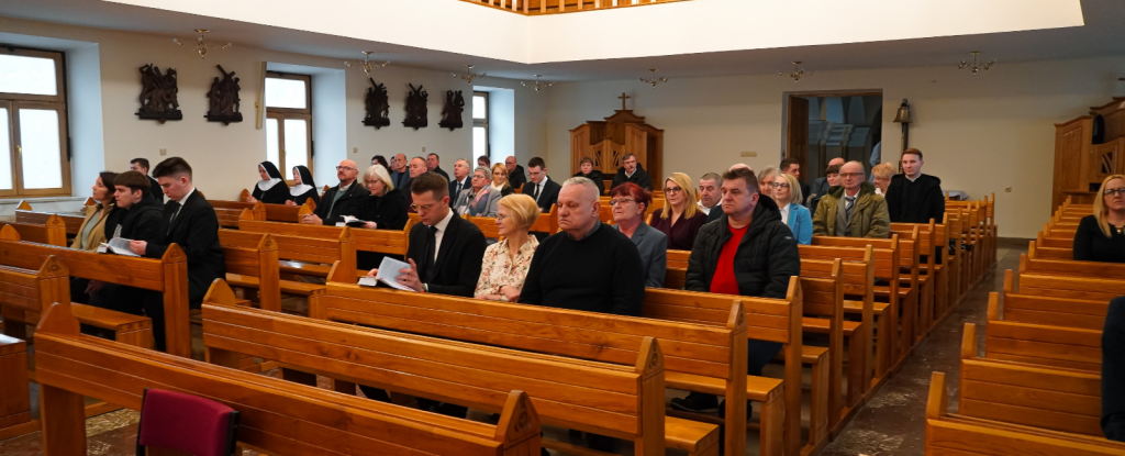 Zdjęcie z: Spotkanie opłatkowe z rodzicami kursów: I, II, IV, V