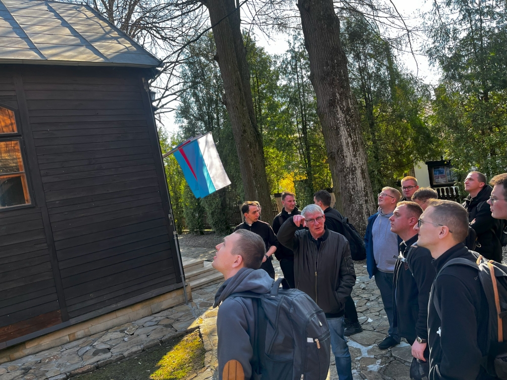 Fotorelacja: Na pielgrzymim szlaku do Sanktuariów Jubileuszowych - przechadzka po rekolekcjach