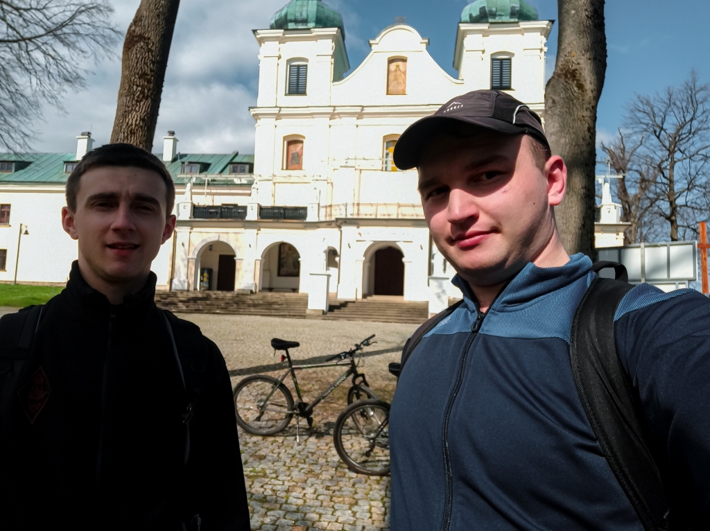 Fotorelacja: Na pielgrzymim szlaku do Sanktuariów Jubileuszowych - przechadzka po rekolekcjach