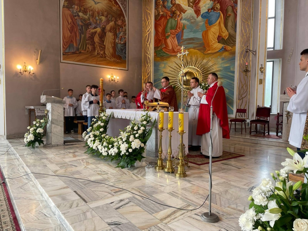 Fotorelacja: Msze prymicyjne księży neoprezbiterów