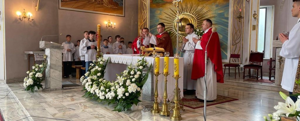 Fotorelacja: Msze prymicyjne księży neoprezbiterów