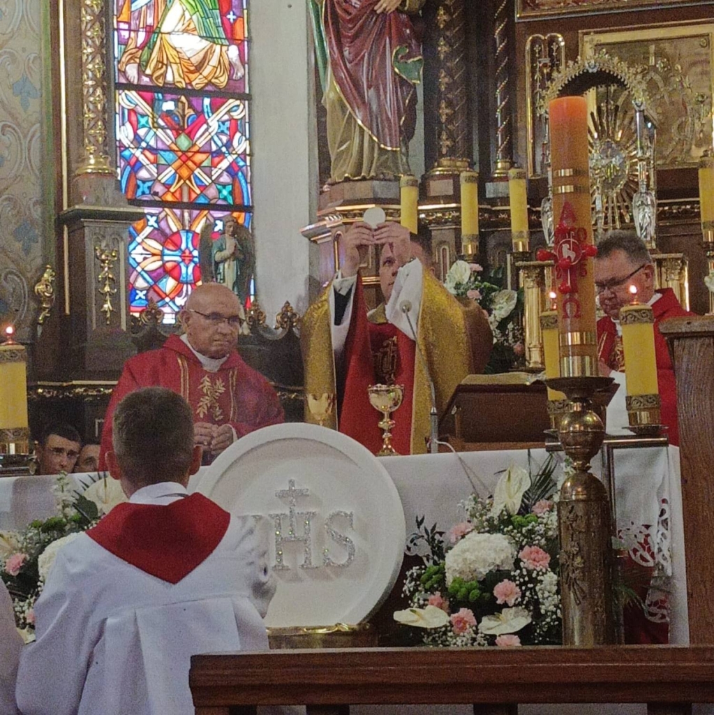 Fotorelacja: Msze prymicyjne księży neoprezbiterów