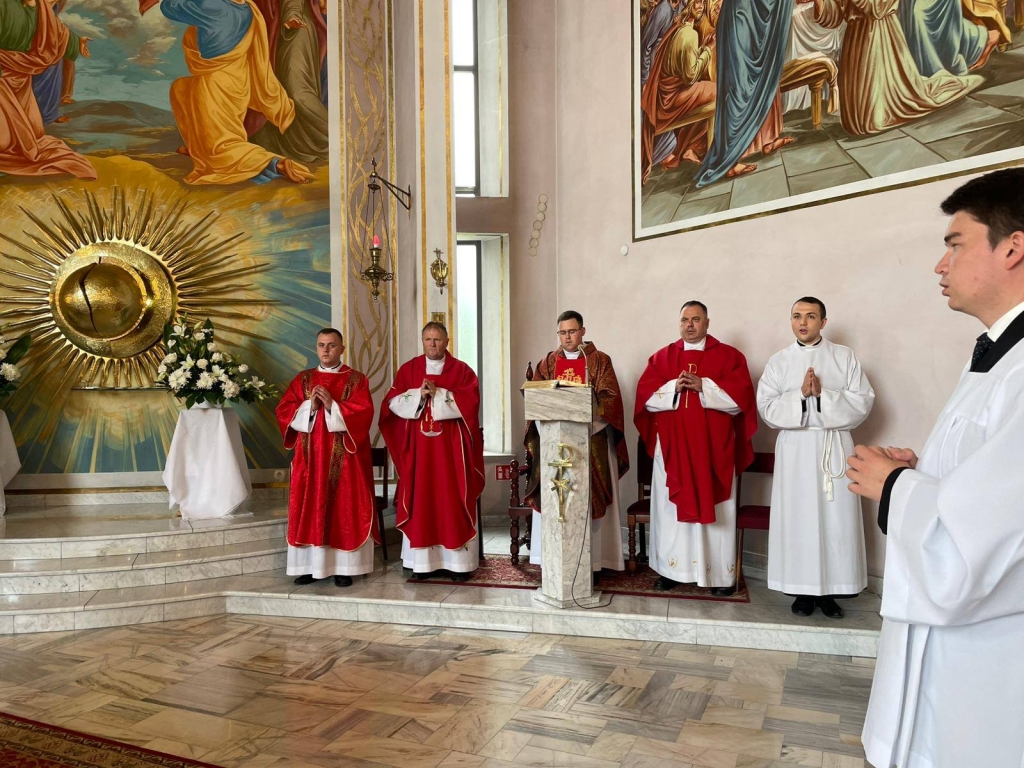 Fotorelacja: Msze prymicyjne księży neoprezbiterów