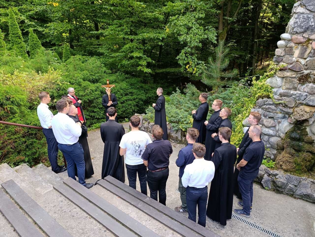 Fotorelacja: Wakacyjny dzień skupienia w Heluszu