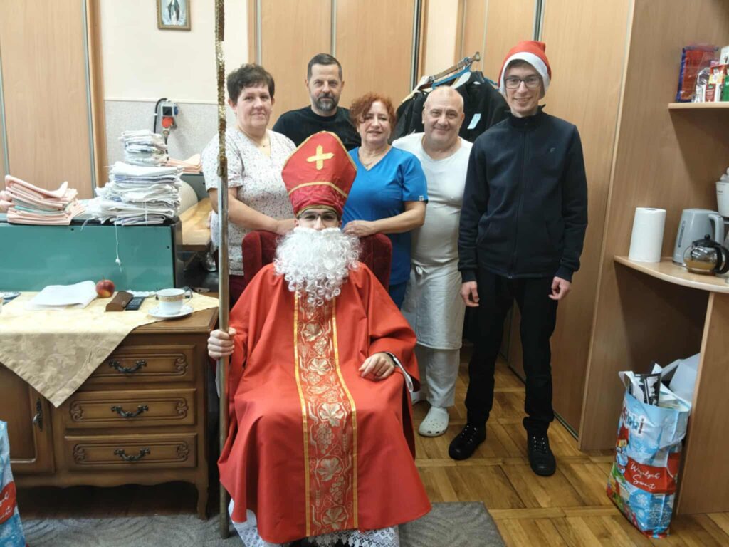 Fotorelacja: Klerycy z pomocą św. Mikołajowi