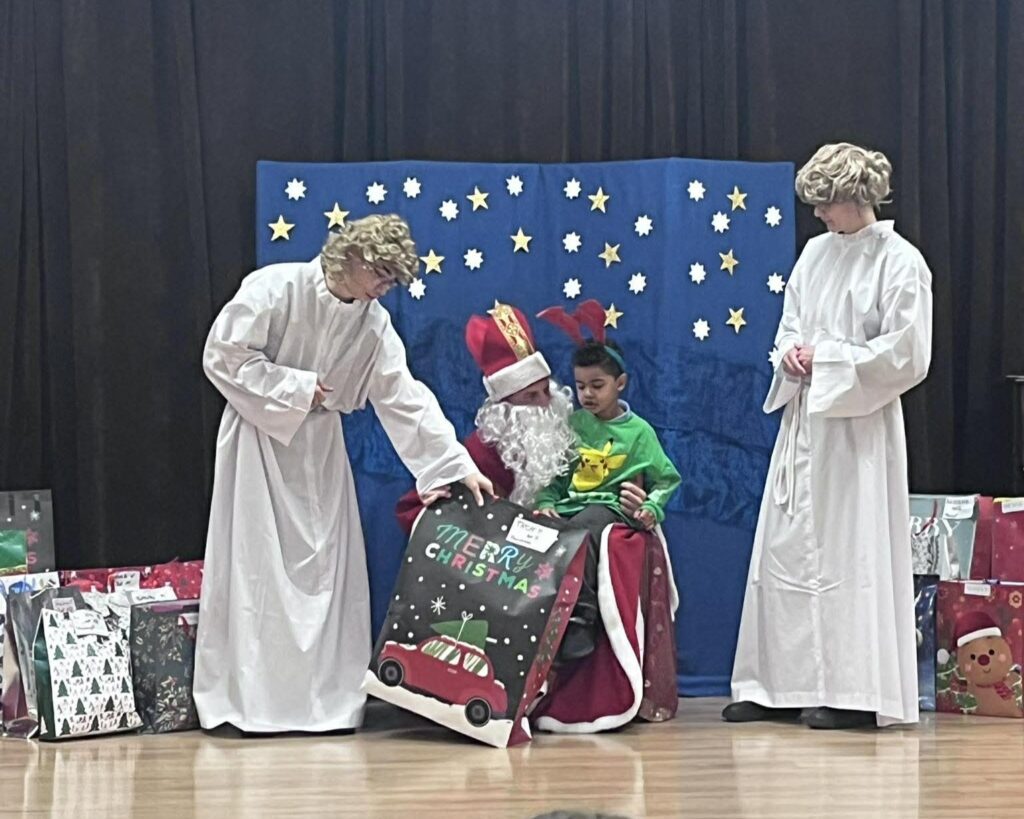 Fotorelacja: Klerycy z pomocą św. Mikołajowi