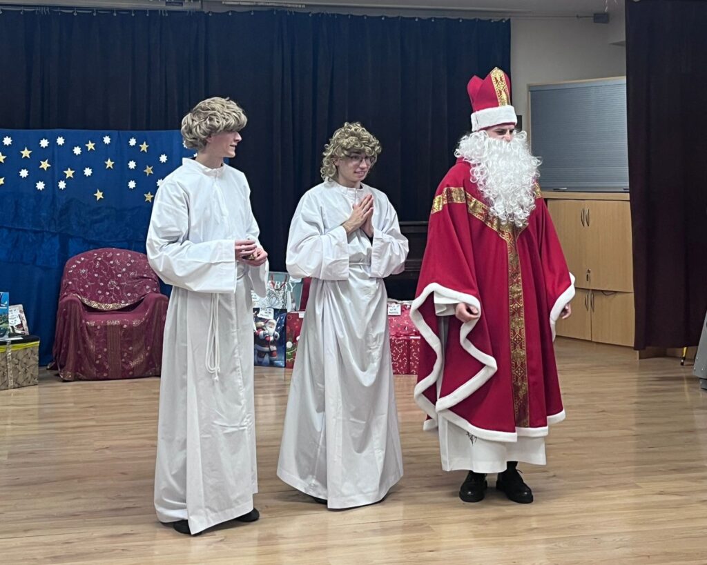 Fotorelacja: Klerycy z pomocą św. Mikołajowi