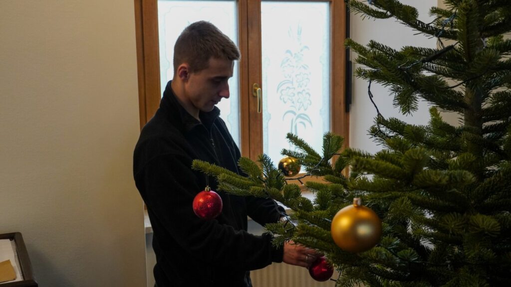 Fotorelacja: Ubieranie choinek i prace porządkowe