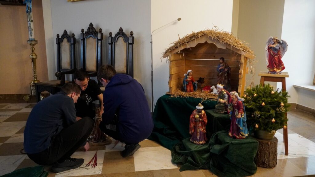 Fotorelacja: Ubieranie choinek i prace porządkowe