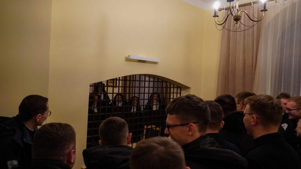 Fotorelacja: Wizyta kleryków WSD w Przemyślu u Sióstr Karmelitanek Bosych