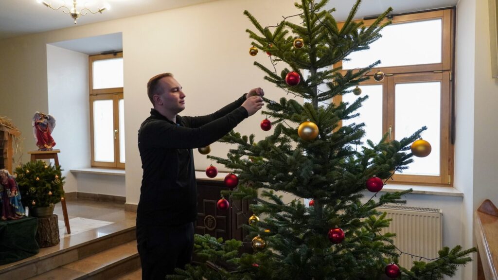 Fotorelacja: Ubieranie choinek i prace porządkowe
