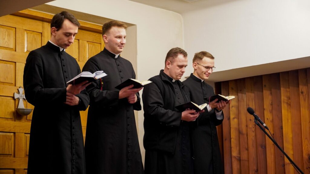 Fotorelacja: Zakończenie wykładów przez braci diakonów