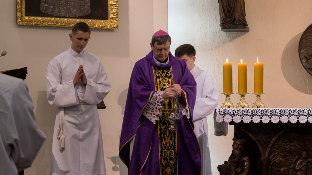 Fotorelacja: Msza z posługą lektoratu