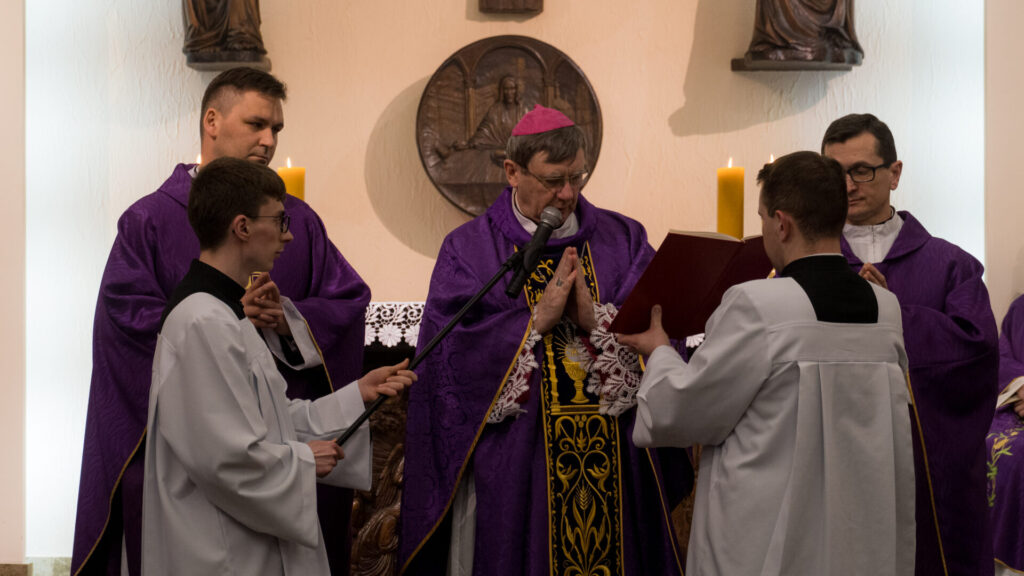 Fotorelacja: Msza z posługą lektoratu