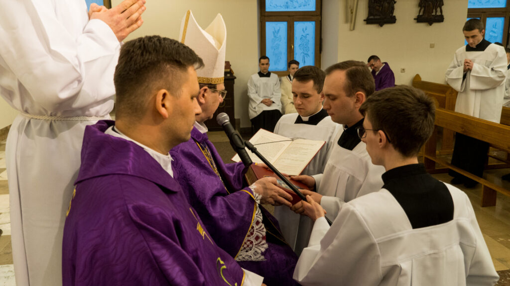 Fotorelacja: Msza z posługą lektoratu