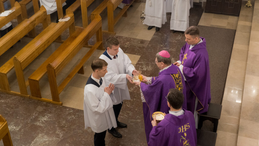 Fotorelacja: Msza z posługą lektoratu