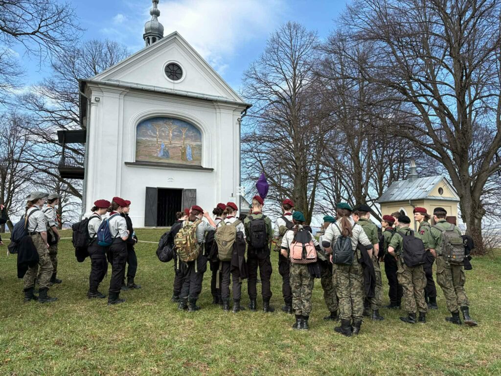 Fotorelacja: harcerska Droga Krzyżowa