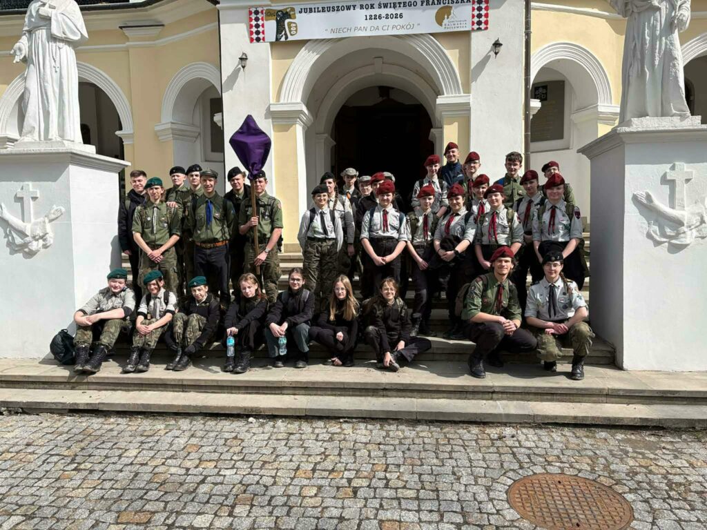 Fotorelacja: harcerska Droga Krzyżowa