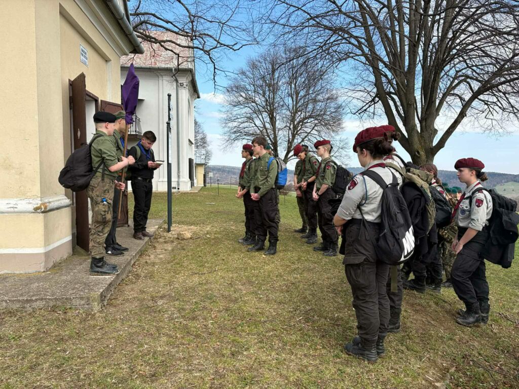 Fotorelacja: harcerska Droga Krzyżowa