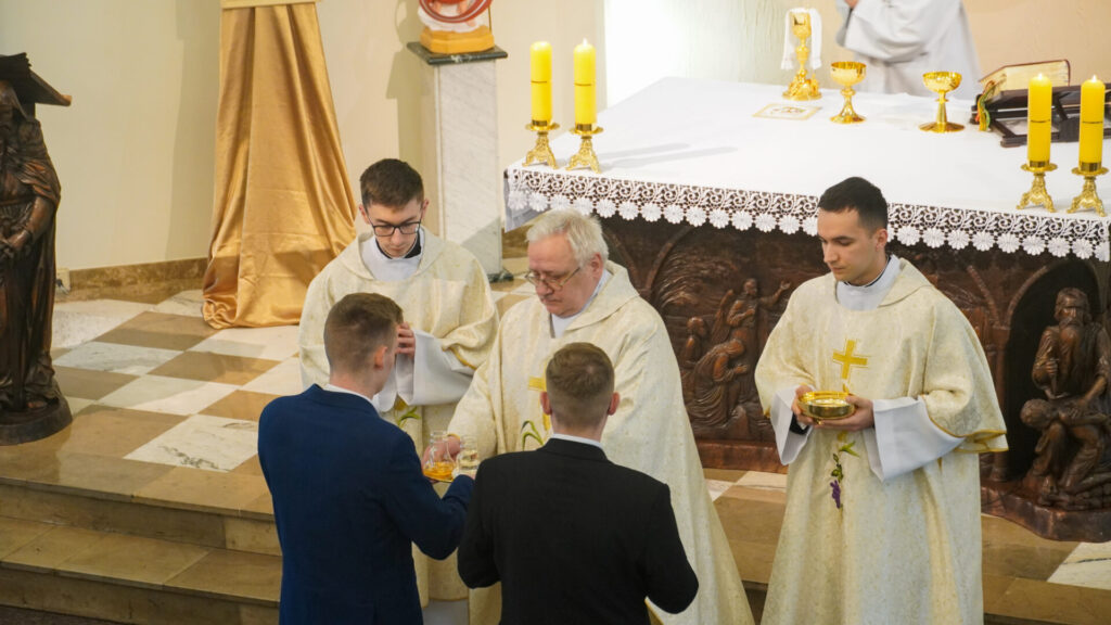 Fotorelacja: Spotkanie z ks. Damianem Kempą