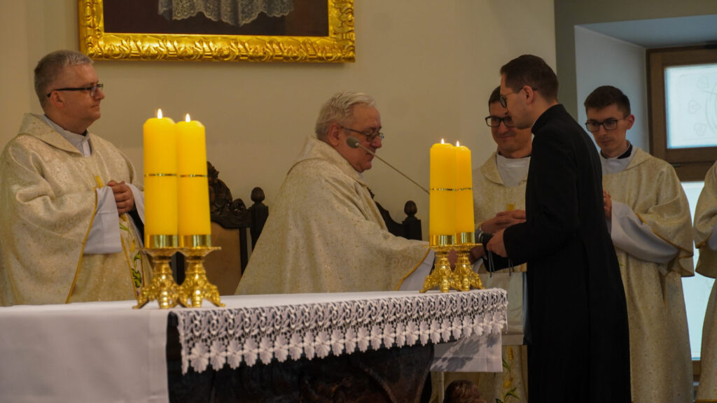 Fotorelacja: Spotkanie z ks. Damianem Kempą