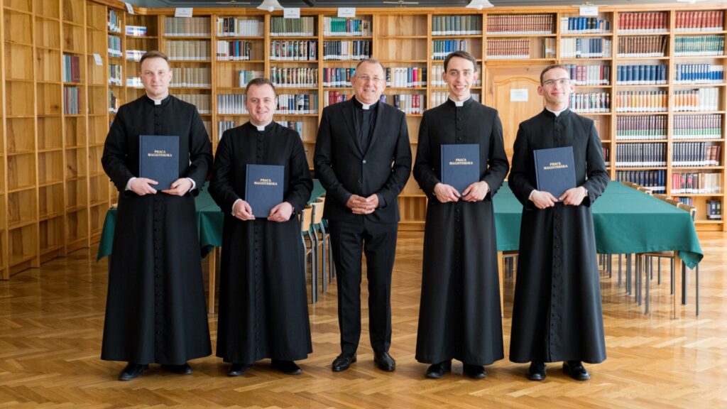 Fotorelacja: Obrona prac magisterskich 2026