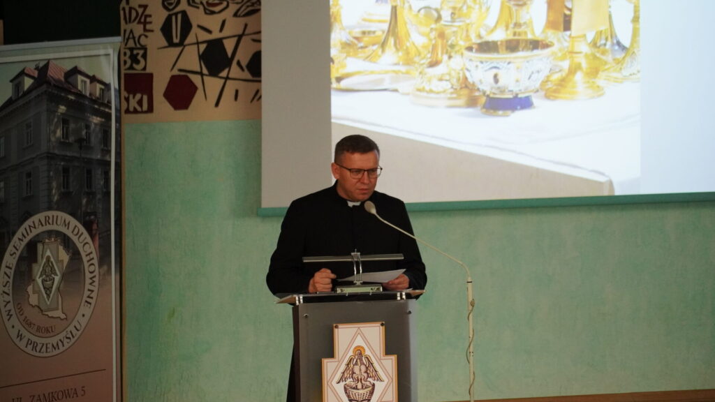 Kurs dla kandydatów do funkcji nadzwyczajnego szafarza Komunii świętej