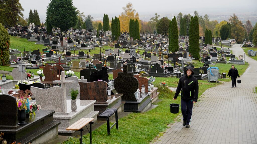 Sprzątanie Cmentarza Głównego 2026
